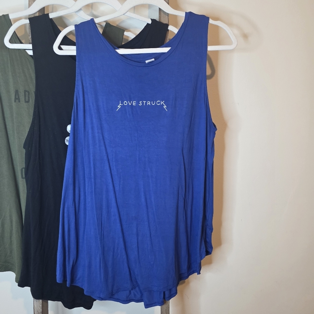 ⭐️40% Off⭐️ Old Navy Tank Tops - Set of 3 - Picture 11 of 11